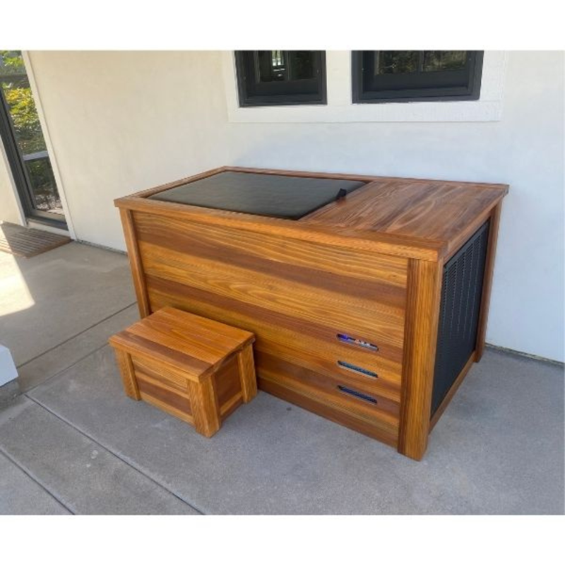 Kooru Cold Plunge with cover and stair